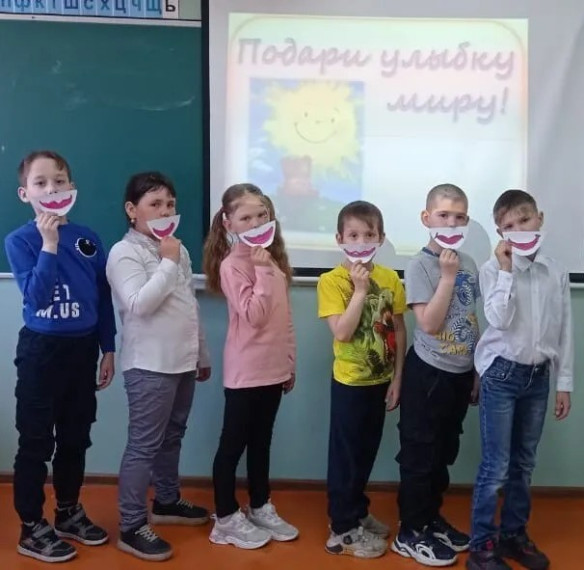 Конкурсно - игровая программа «Подари улыбку миру».